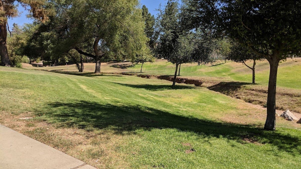 Woodglen Vista Park (Tennis Court)